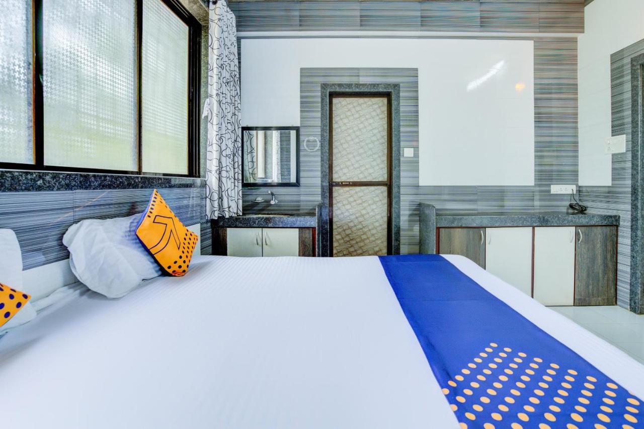 Spot On 63917 Hotel Dolphin Garden Колад Екстериор снимка